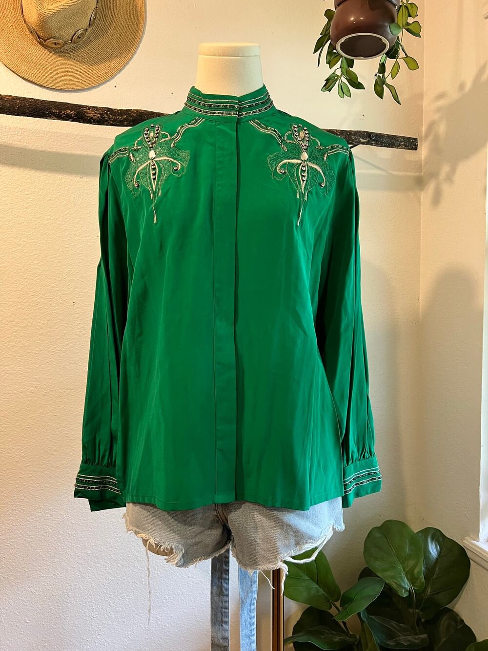 Della Roufogali Green 100% Silk Embellished Button Front Blouse Size 8 NEW